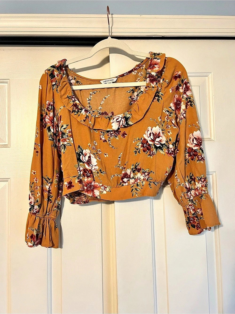 American Eagle Floral Crop Top in Orange & Pink Medium Like New